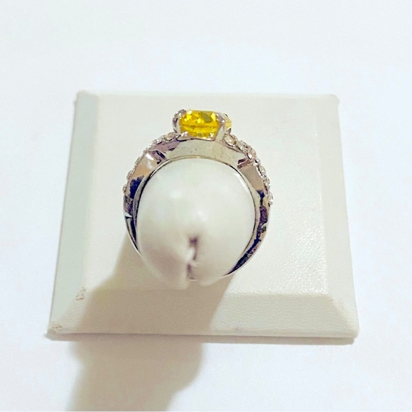 Yellow Oval Cubic Zirconia Ring - Picture 4 of 8